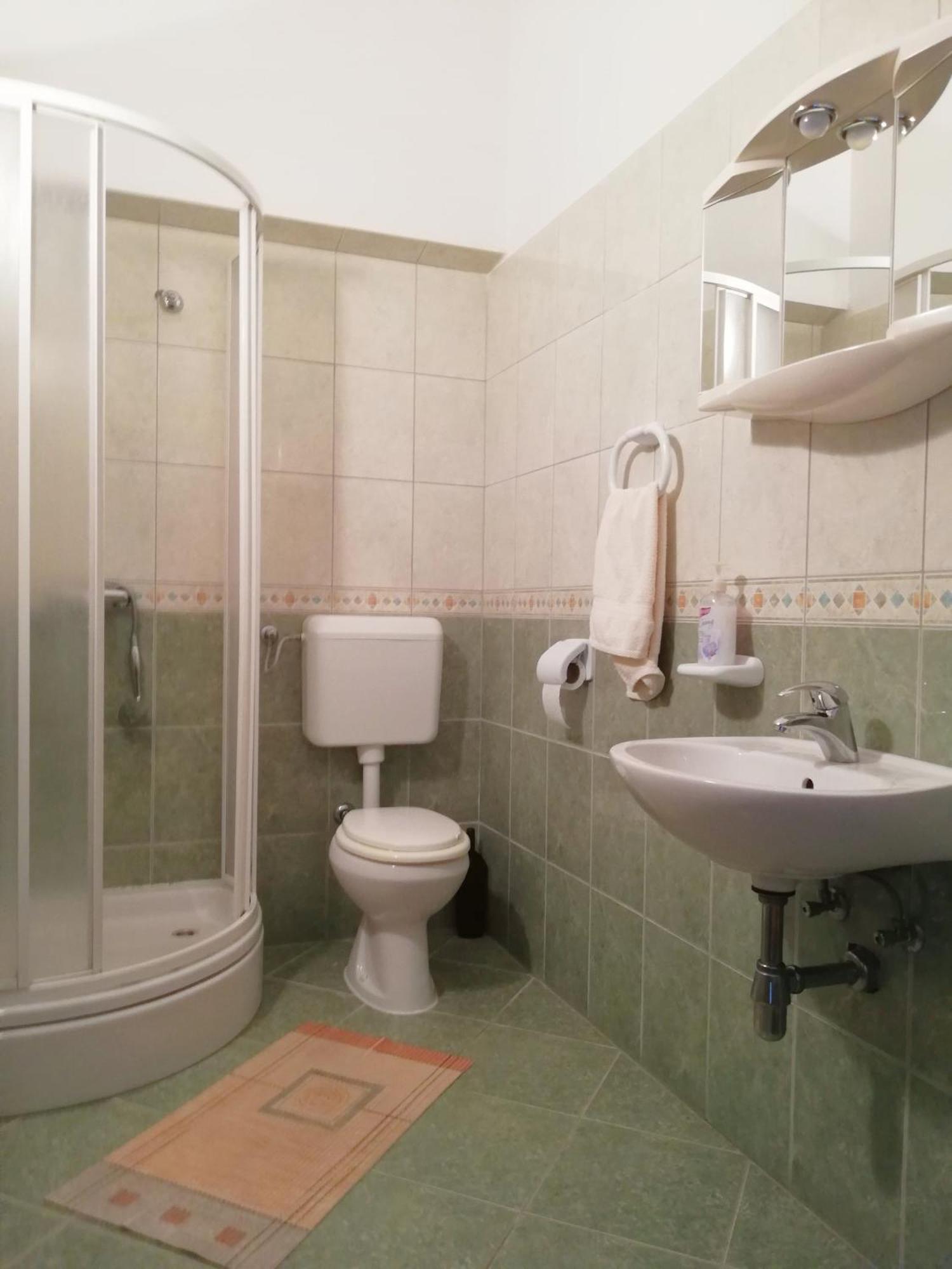 Apartments Roko Lalin Pakostane Bagian luar foto