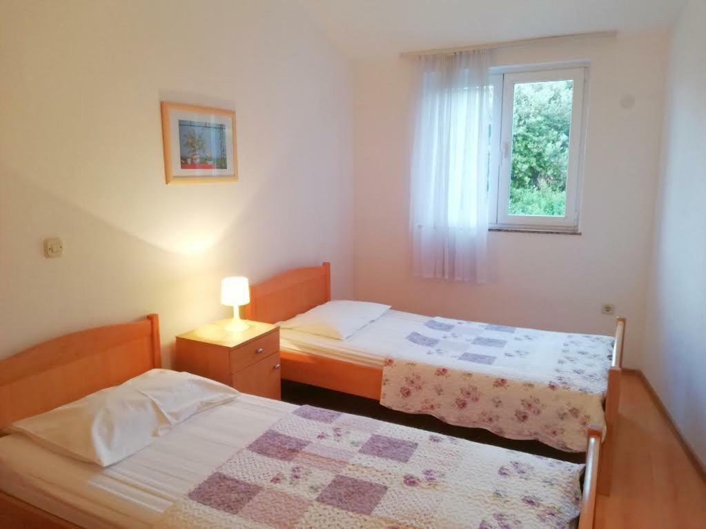 Apartments Roko Lalin Pakostane Bagian luar foto