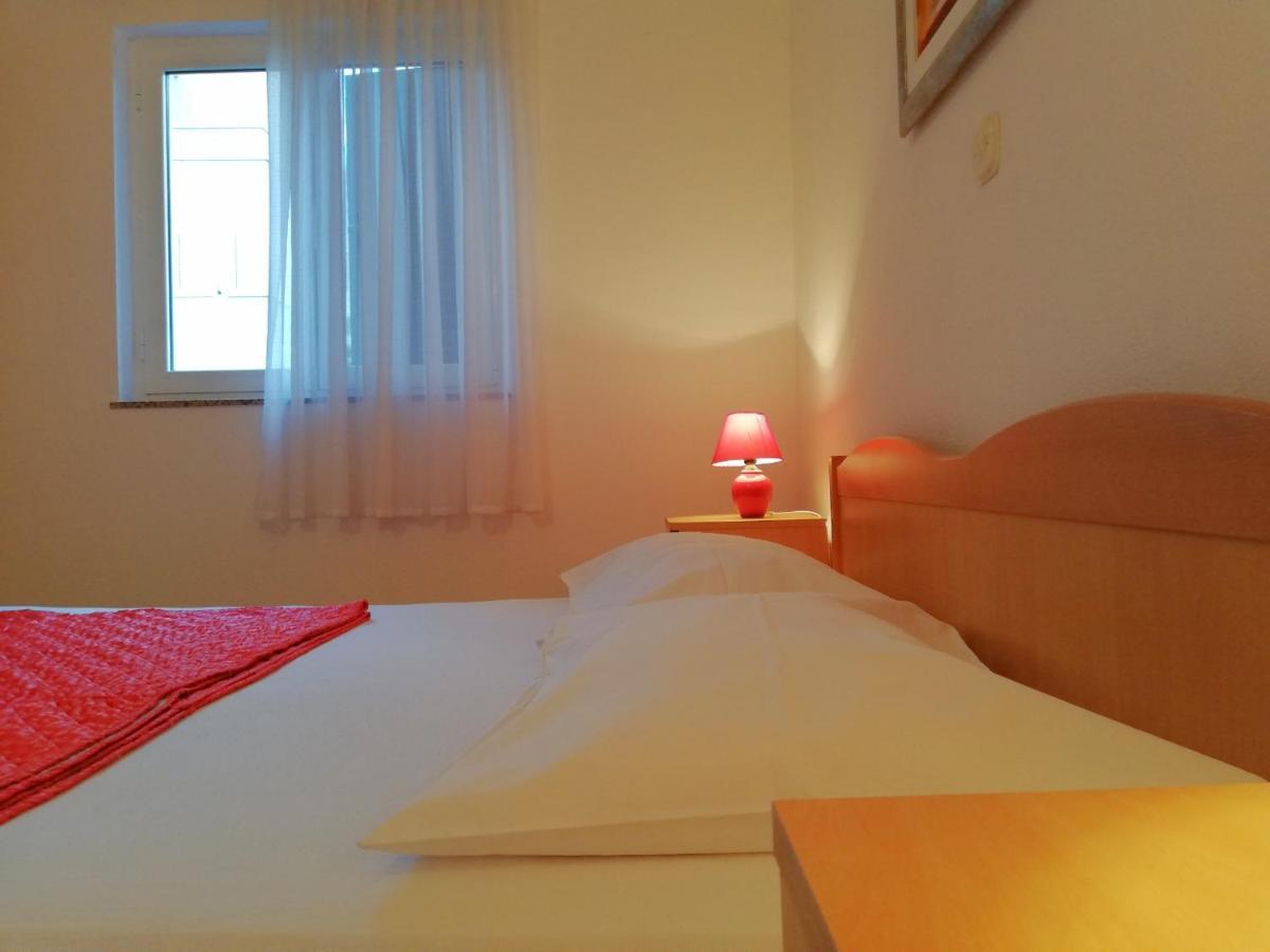 Apartments Roko Lalin Pakostane Bagian luar foto