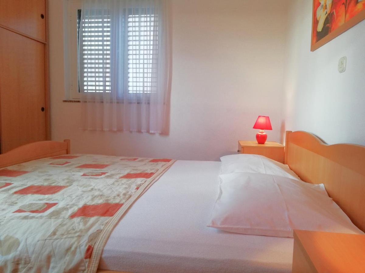 Apartments Roko Lalin Pakostane Bagian luar foto