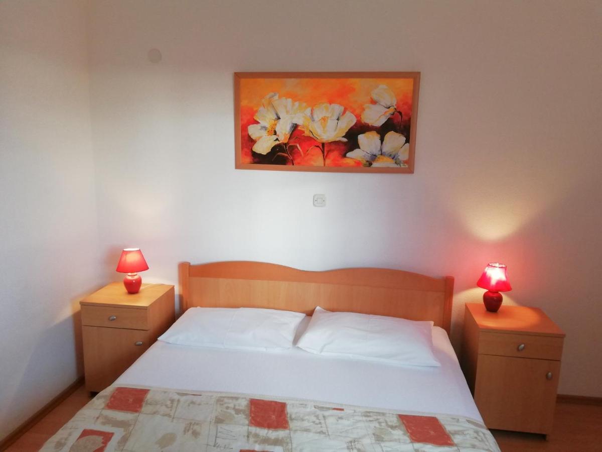 Apartments Roko Lalin Pakostane Bagian luar foto